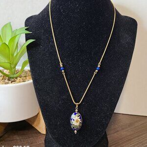 Avon Cloisonne Pendant Necklace Ladies/Girls Pre-Owned Lightweight Elegant